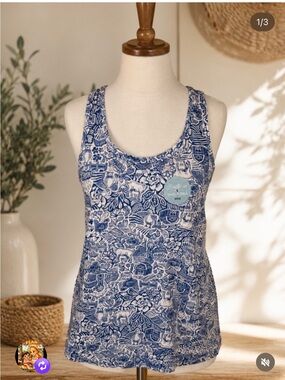 Duluth Trading Co Blue and White Printed Scoop Neck Tank